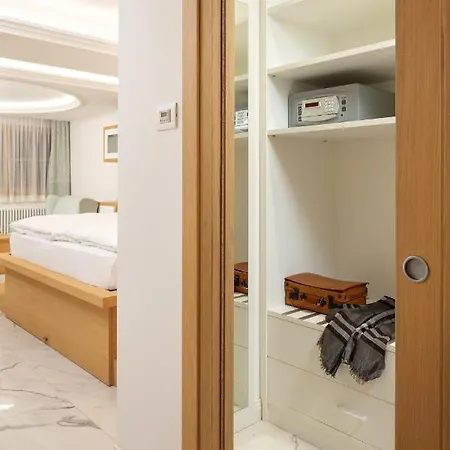 Pareda ホテル 4*