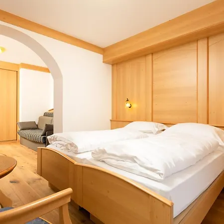 Pareda ホテル 4*