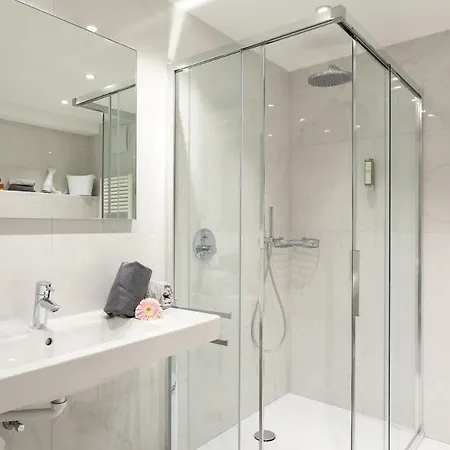 Pareda 4* كنازاي