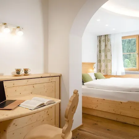 فندق Pareda كنازاي