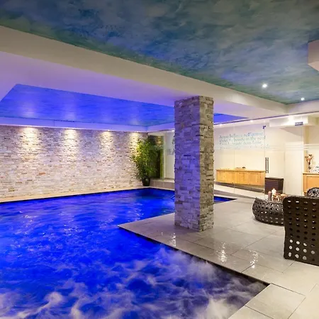 Pareda فندق كنازاي