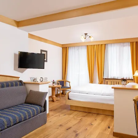 Pareda ホテル 4*