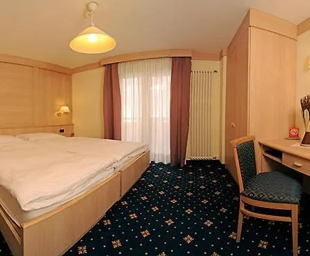 Pareda فندق كنازاي